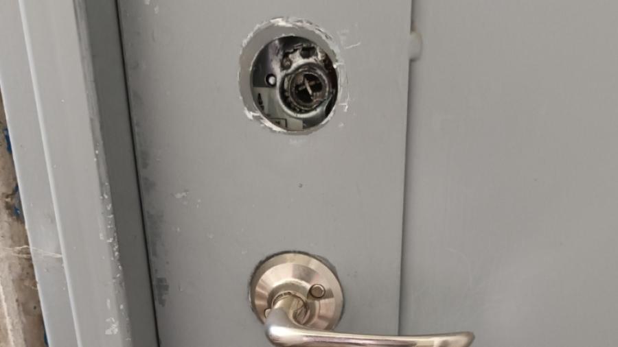 Låset på garagedörren borttaget