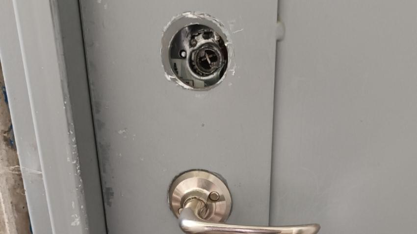 Låset på garagedörren borttaget